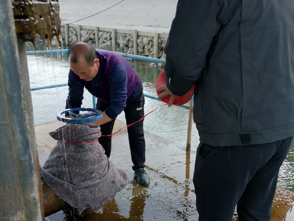 万众一心战寒潮 全力以赴保民生——市im电竞集团(城投公司)做好低温雨雪冰冻灾害防范应对工作