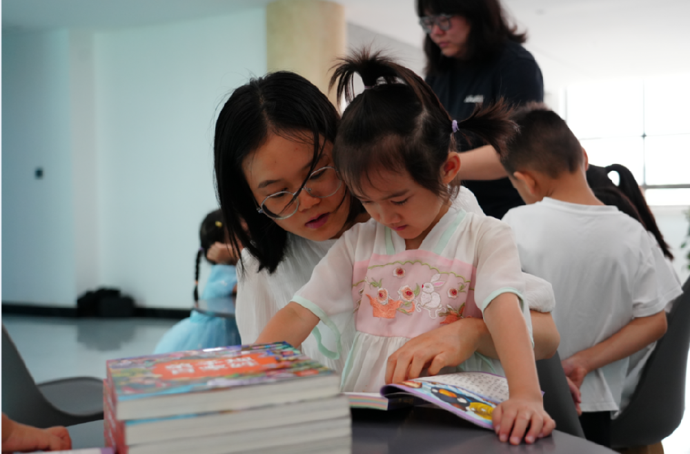 【安全童行 书香筑梦】市im电竞集团开展六一儿童节关爱活动
